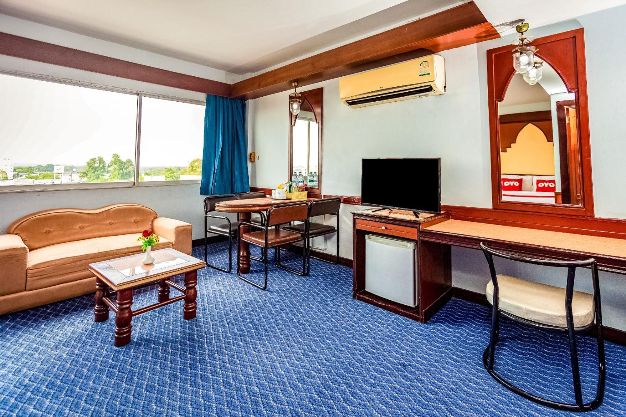 Oyo 441 Grand Thara Hotel Σούρατ Τανί Εξωτερικό φωτογραφία