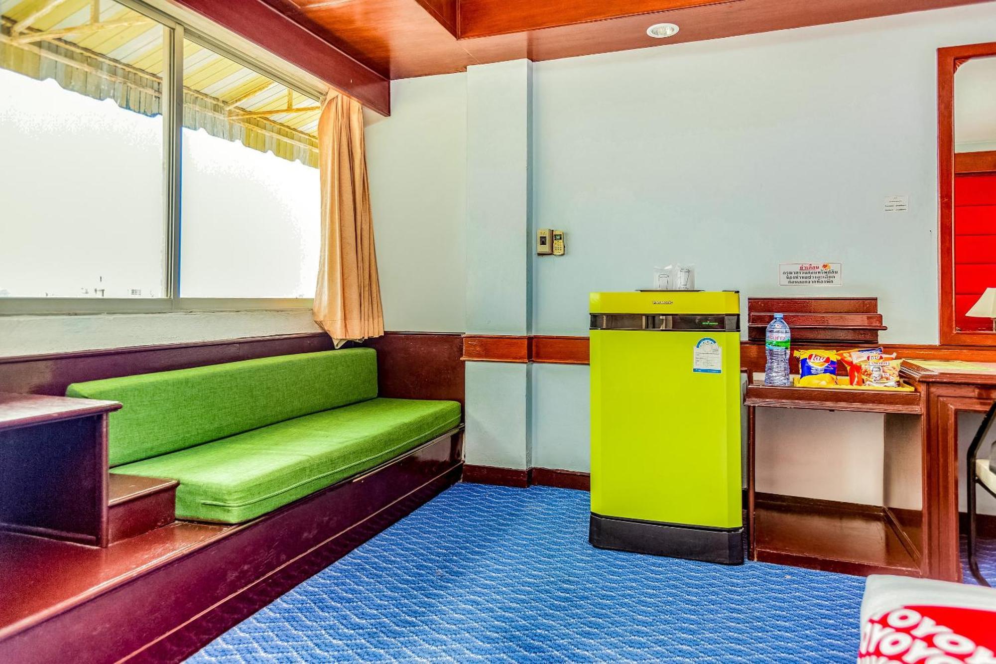 Oyo 441 Grand Thara Hotel Σούρατ Τανί Εξωτερικό φωτογραφία