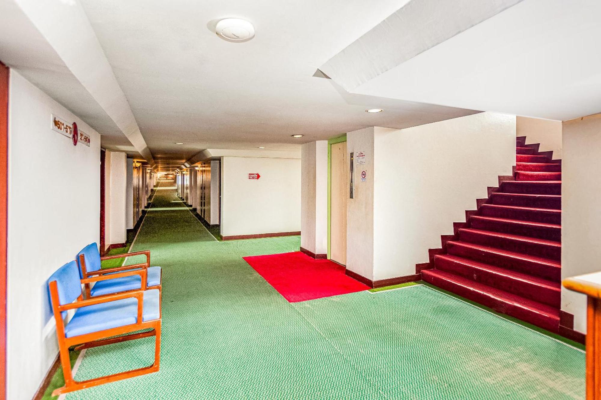 Oyo 441 Grand Thara Hotel Σούρατ Τανί Εξωτερικό φωτογραφία