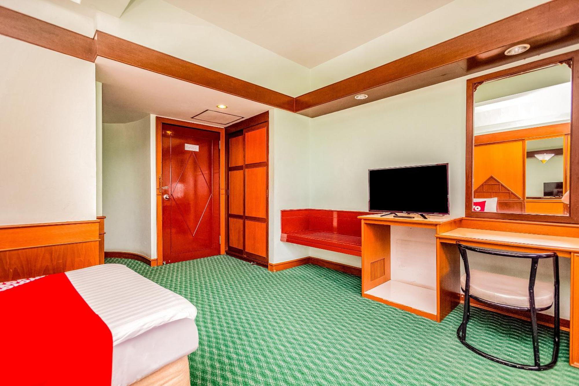 Oyo 441 Grand Thara Hotel Σούρατ Τανί Εξωτερικό φωτογραφία