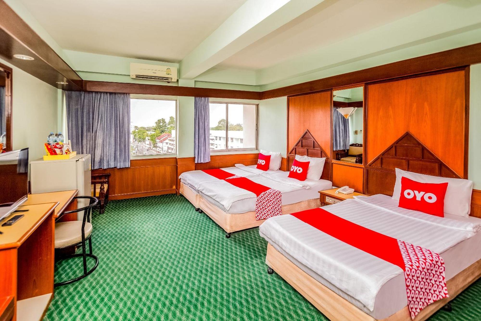 Oyo 441 Grand Thara Hotel Σούρατ Τανί Εξωτερικό φωτογραφία