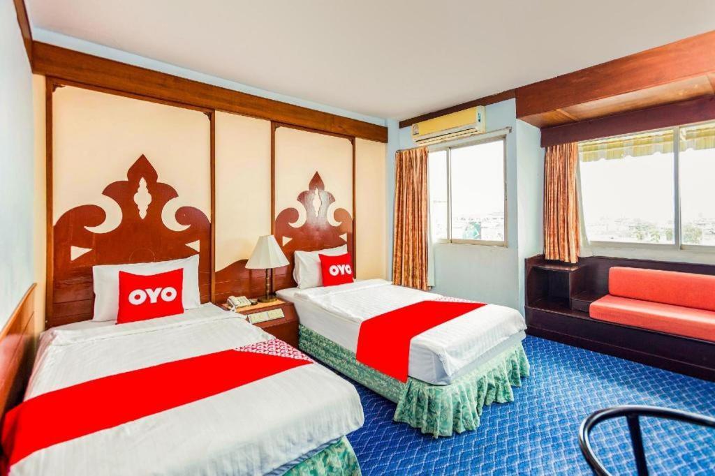 Oyo 441 Grand Thara Hotel Σούρατ Τανί Εξωτερικό φωτογραφία