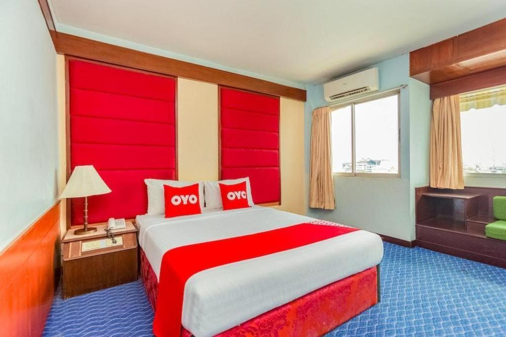 Oyo 441 Grand Thara Hotel Σούρατ Τανί Εξωτερικό φωτογραφία