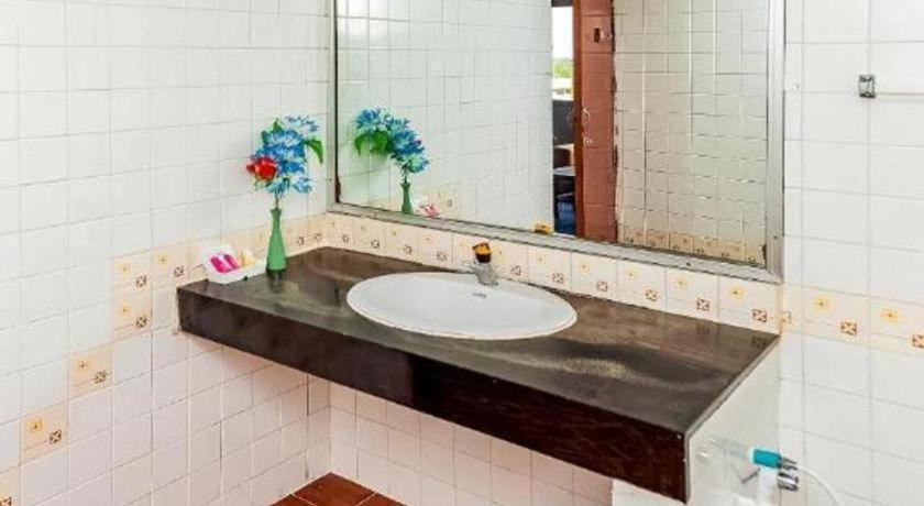 Oyo 441 Grand Thara Hotel Σούρατ Τανί Εξωτερικό φωτογραφία