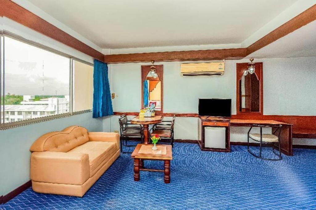 Oyo 441 Grand Thara Hotel Σούρατ Τανί Εξωτερικό φωτογραφία