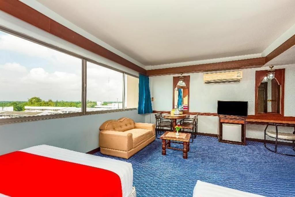 Oyo 441 Grand Thara Hotel Σούρατ Τανί Εξωτερικό φωτογραφία