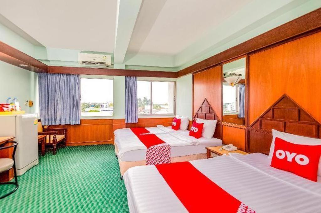Oyo 441 Grand Thara Hotel Σούρατ Τανί Εξωτερικό φωτογραφία
