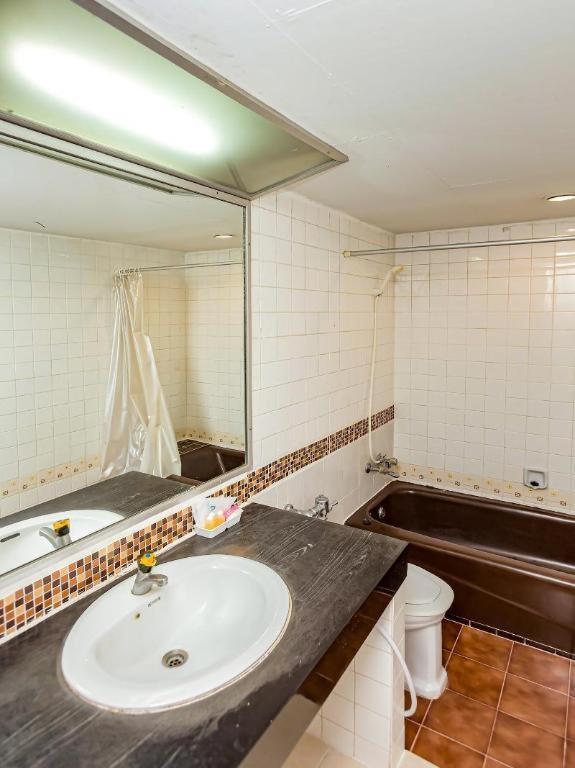 Oyo 441 Grand Thara Hotel Σούρατ Τανί Εξωτερικό φωτογραφία