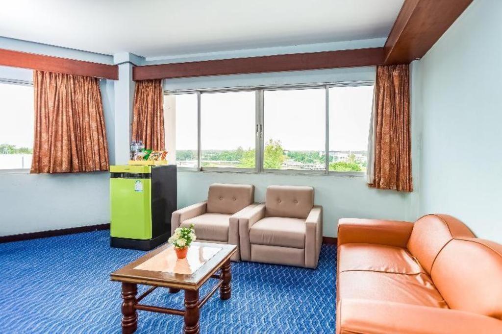 Oyo 441 Grand Thara Hotel Σούρατ Τανί Εξωτερικό φωτογραφία