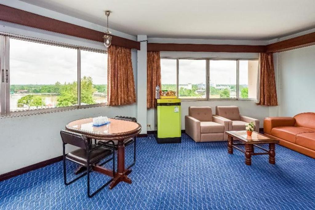 Oyo 441 Grand Thara Hotel Σούρατ Τανί Εξωτερικό φωτογραφία