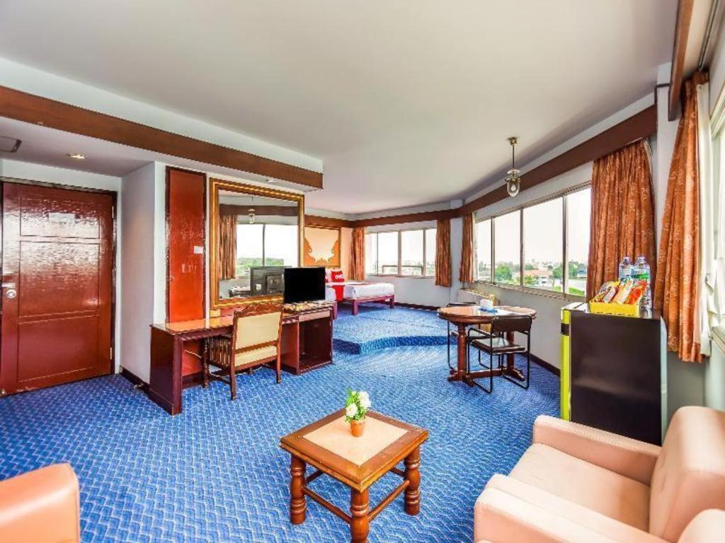 Oyo 441 Grand Thara Hotel Σούρατ Τανί Εξωτερικό φωτογραφία
