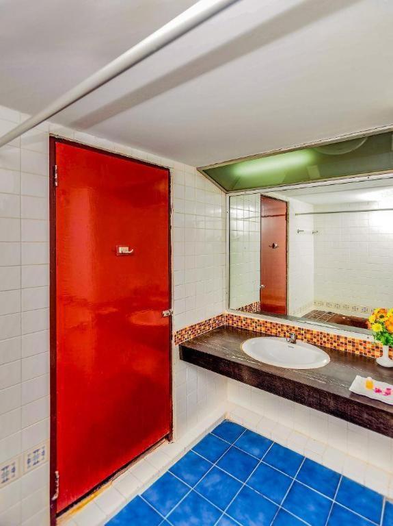 Oyo 441 Grand Thara Hotel Σούρατ Τανί Εξωτερικό φωτογραφία