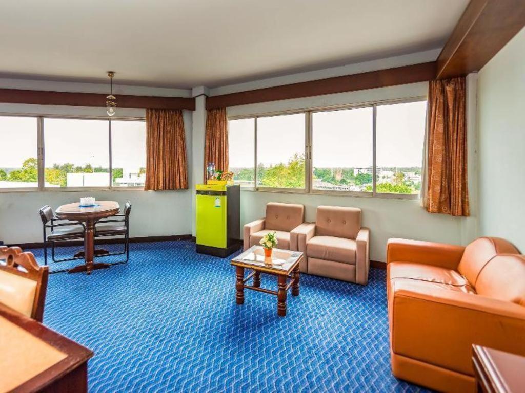 Oyo 441 Grand Thara Hotel Σούρατ Τανί Εξωτερικό φωτογραφία