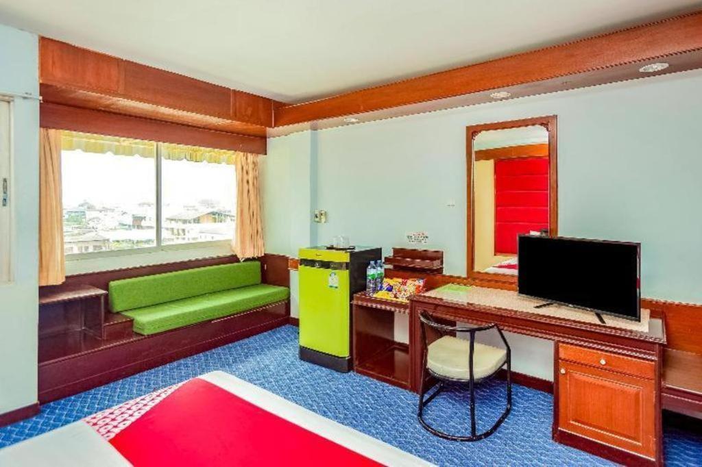 Oyo 441 Grand Thara Hotel Σούρατ Τανί Εξωτερικό φωτογραφία