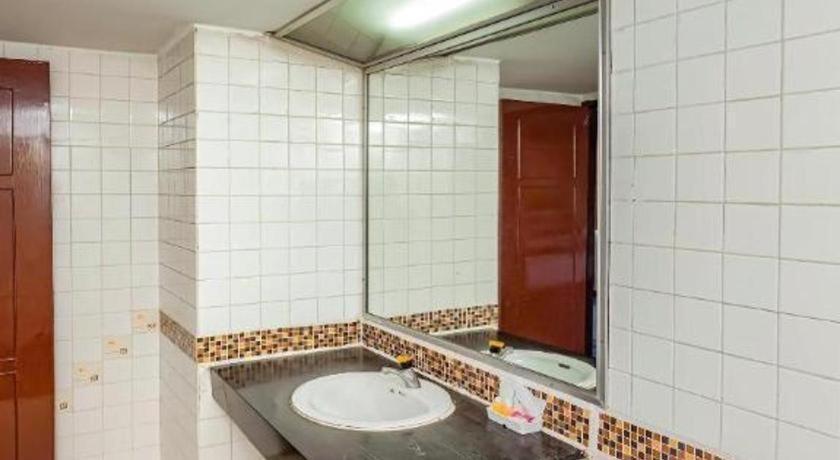 Oyo 441 Grand Thara Hotel Σούρατ Τανί Εξωτερικό φωτογραφία