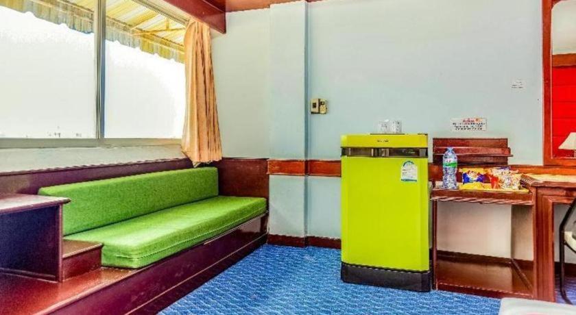 Oyo 441 Grand Thara Hotel Σούρατ Τανί Εξωτερικό φωτογραφία