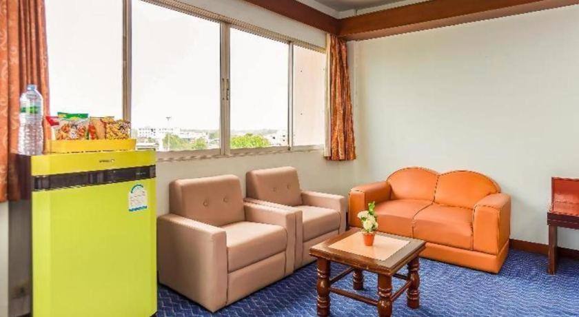 Oyo 441 Grand Thara Hotel Σούρατ Τανί Εξωτερικό φωτογραφία