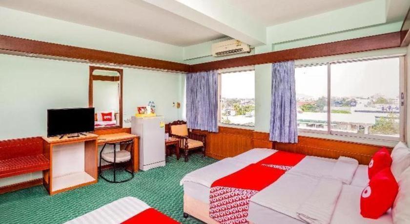 Oyo 441 Grand Thara Hotel Σούρατ Τανί Εξωτερικό φωτογραφία