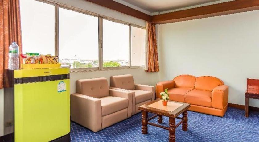 Oyo 441 Grand Thara Hotel Σούρατ Τανί Εξωτερικό φωτογραφία