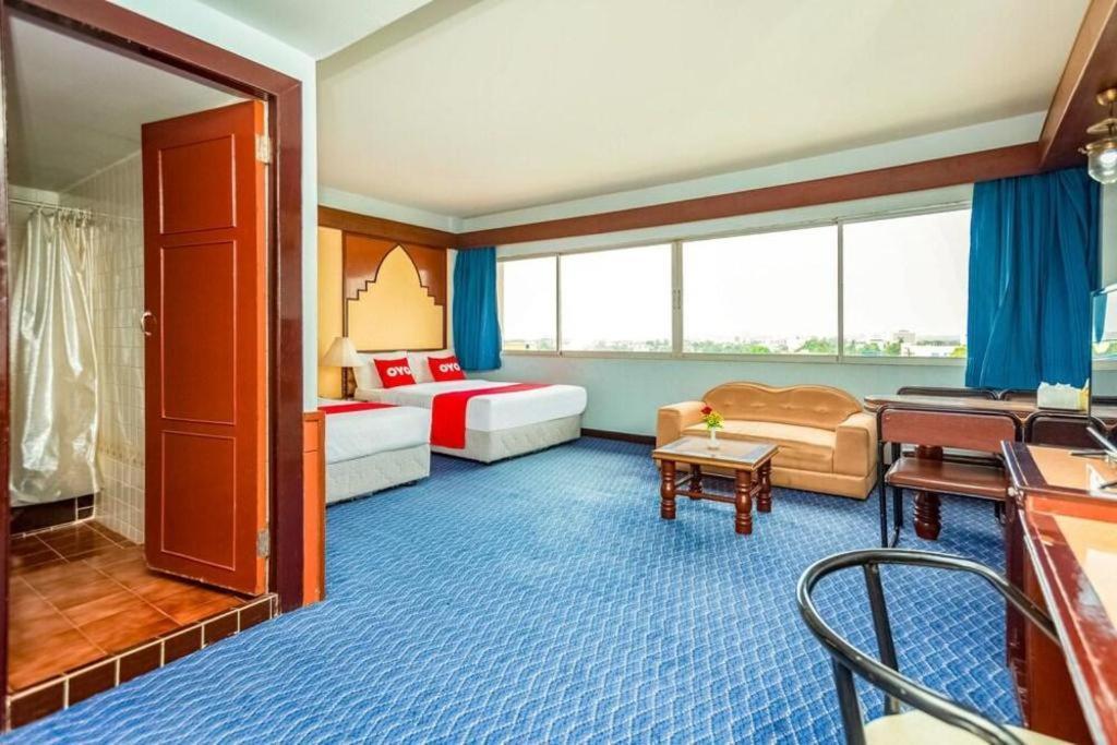 Oyo 441 Grand Thara Hotel Σούρατ Τανί Εξωτερικό φωτογραφία