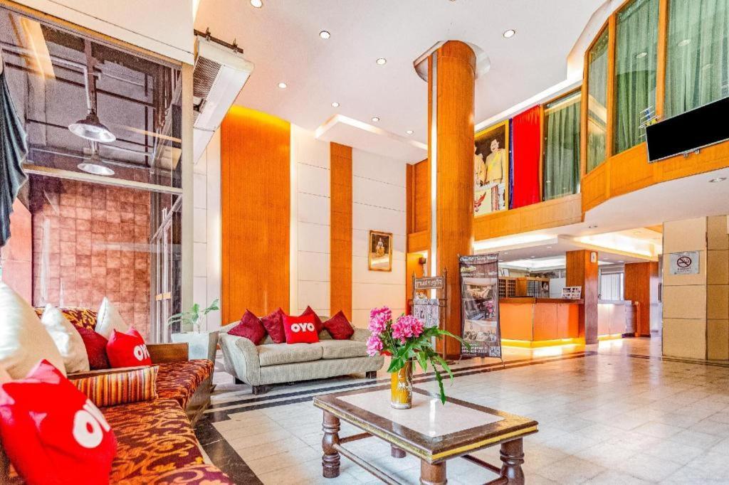 Oyo 441 Grand Thara Hotel Σούρατ Τανί Εξωτερικό φωτογραφία