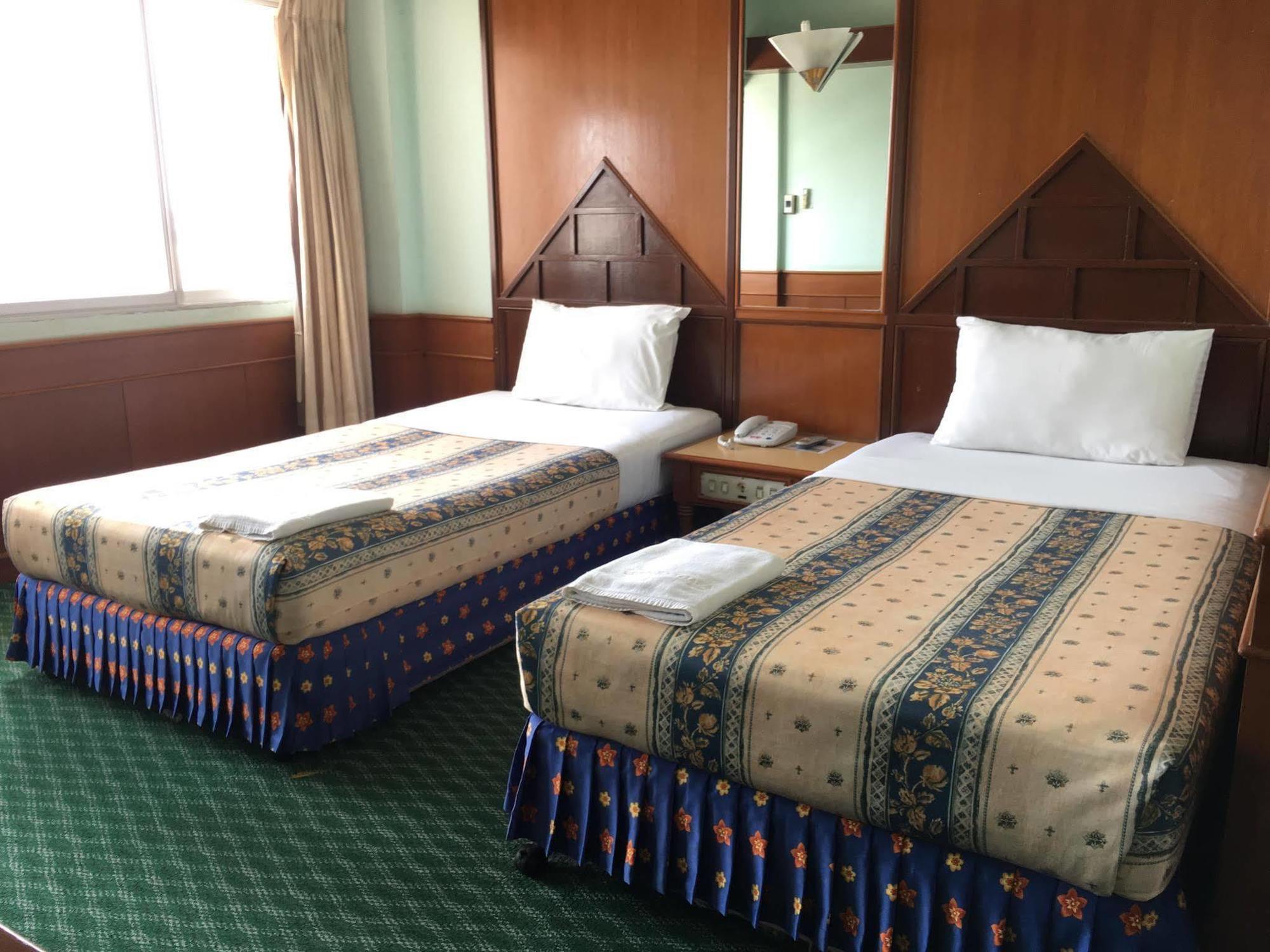 Oyo 441 Grand Thara Hotel Σούρατ Τανί Εξωτερικό φωτογραφία